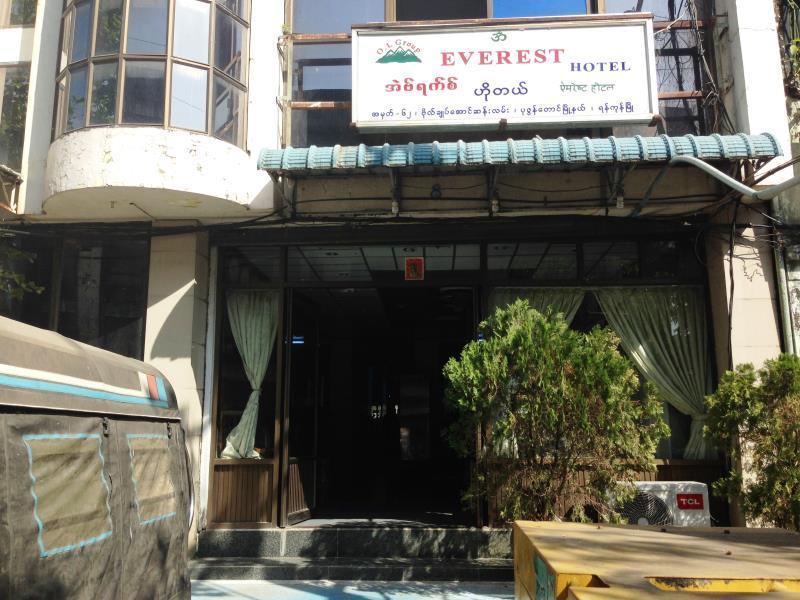 Everest Hotel Rangoon Buitenkant foto