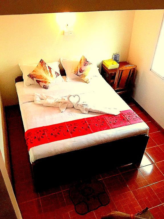 Everest Hotel Rangoon Buitenkant foto