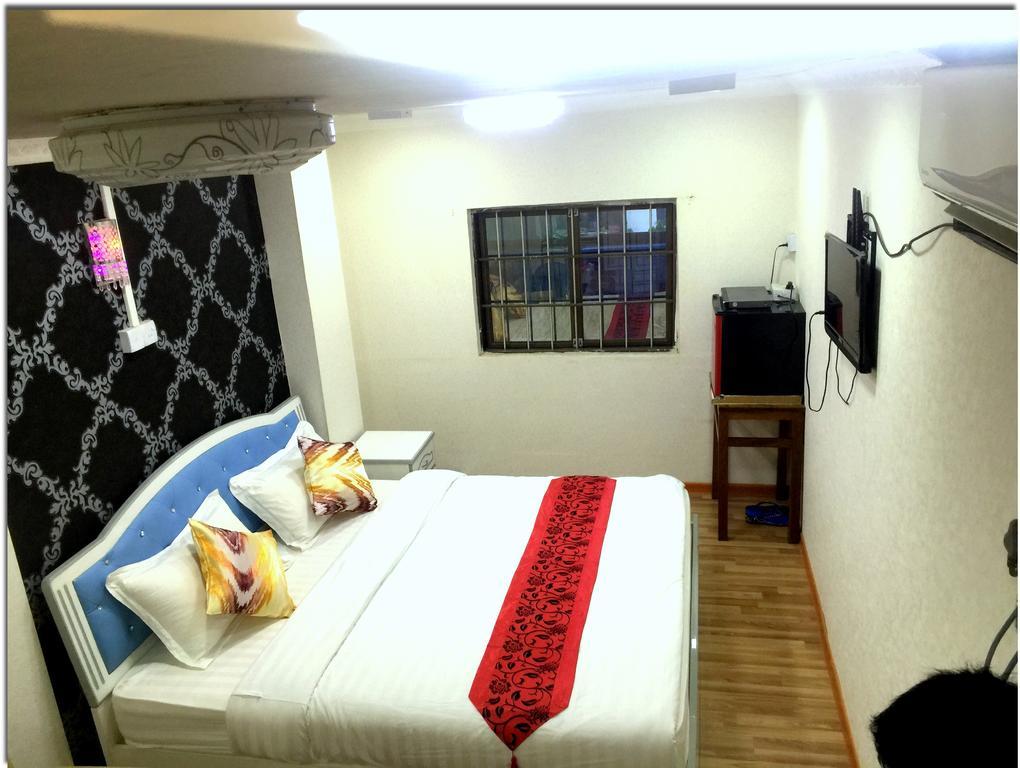 Everest Hotel Rangoon Buitenkant foto