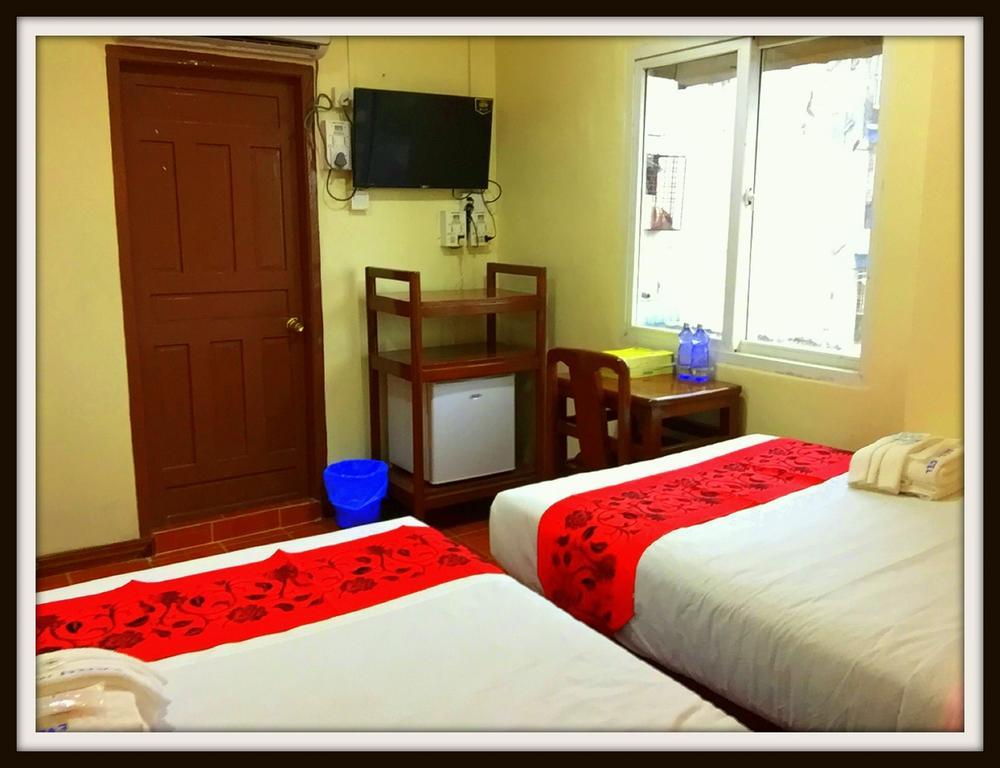 Everest Hotel Rangoon Buitenkant foto