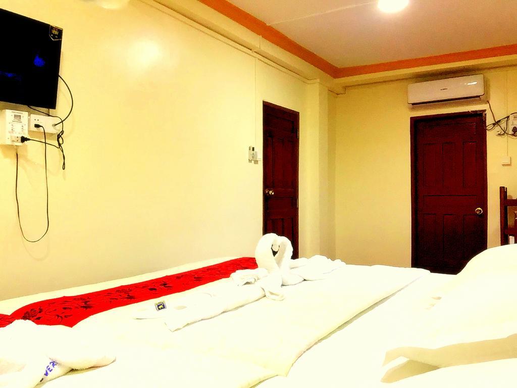 Everest Hotel Rangoon Buitenkant foto