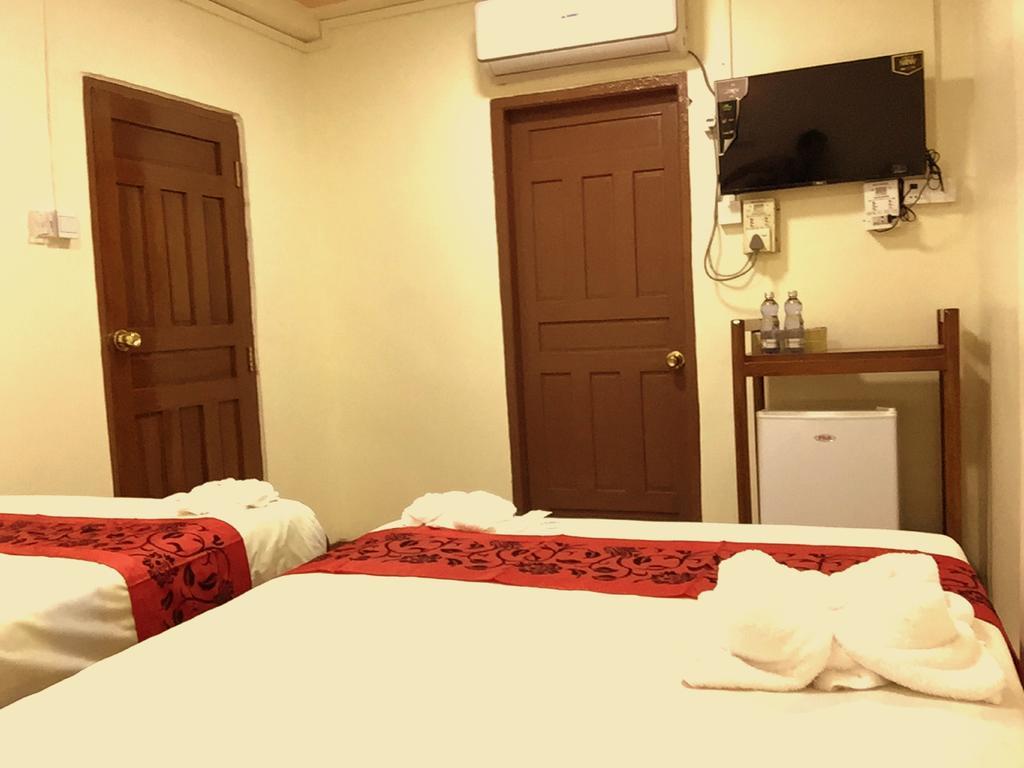 Everest Hotel Rangoon Buitenkant foto