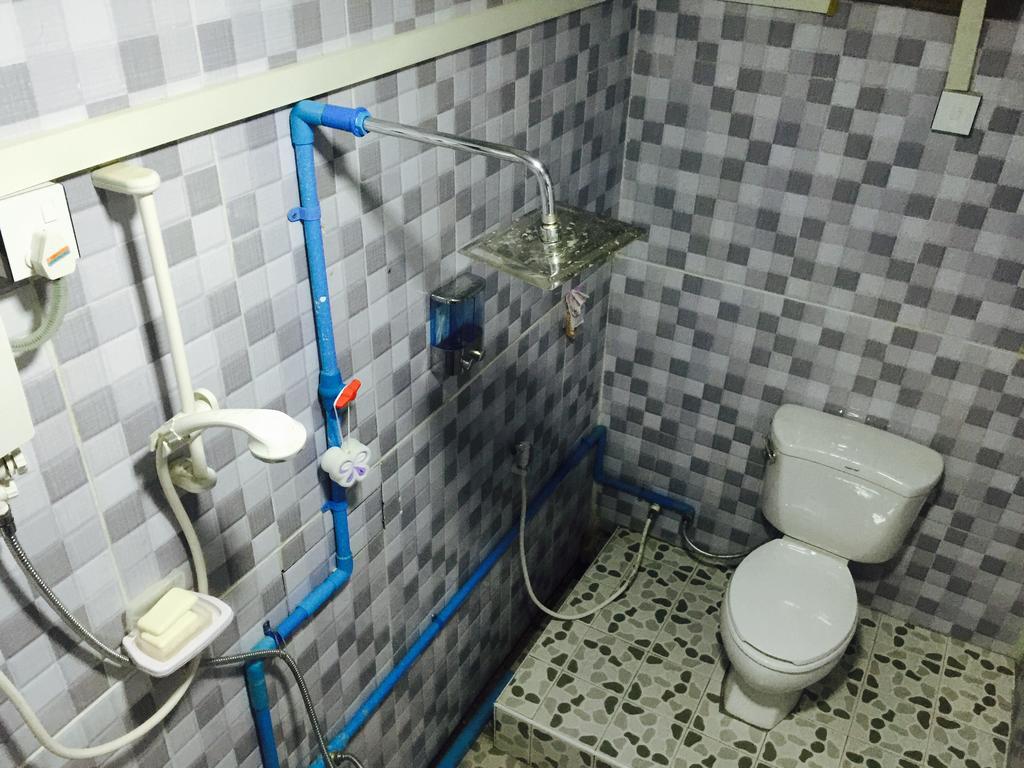 Everest Hotel Rangoon Buitenkant foto