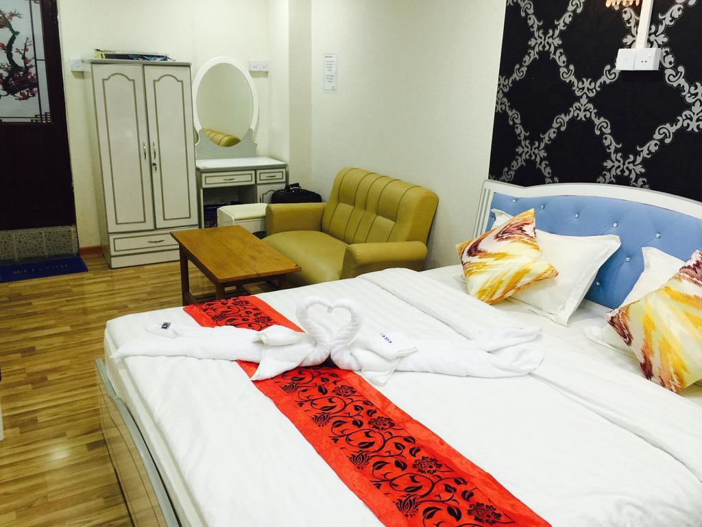 Everest Hotel Rangoon Buitenkant foto