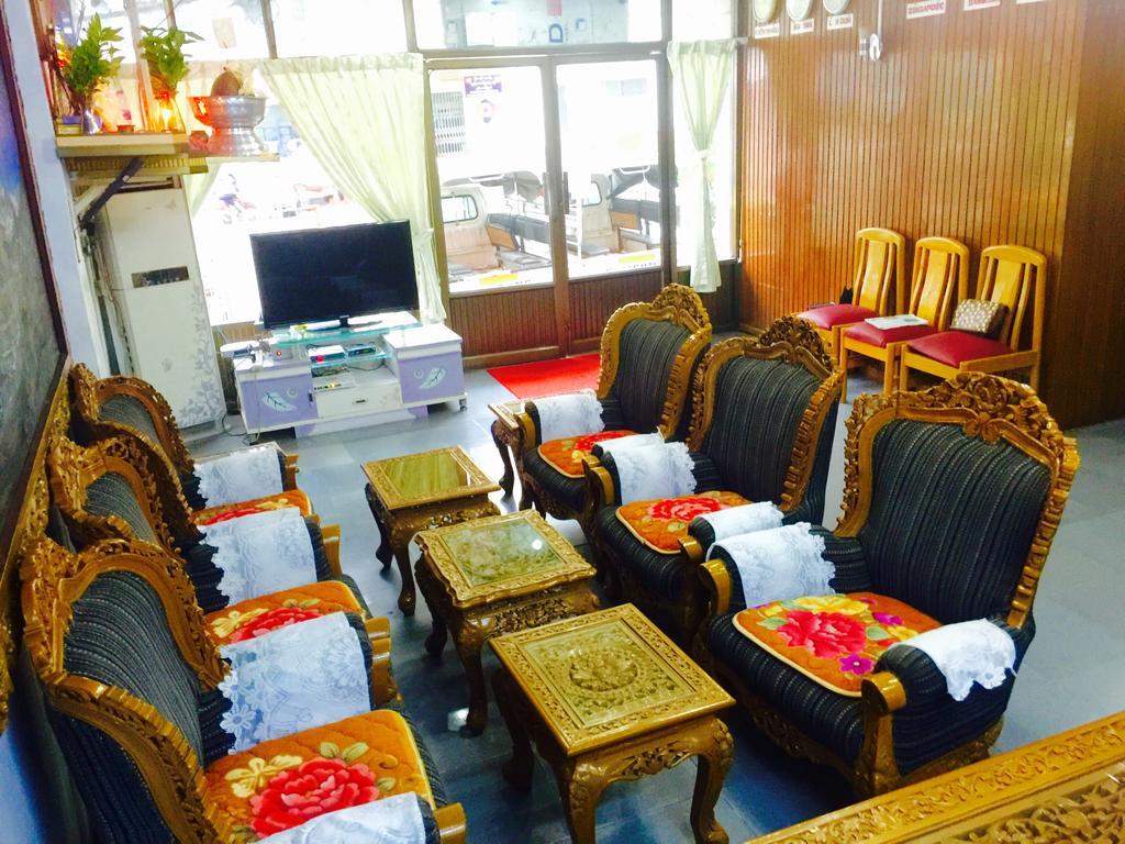Everest Hotel Rangoon Buitenkant foto