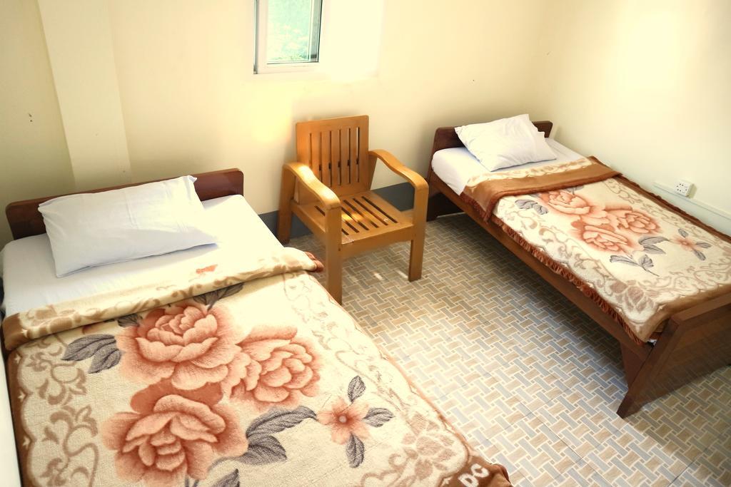 Everest Hotel Rangoon Buitenkant foto