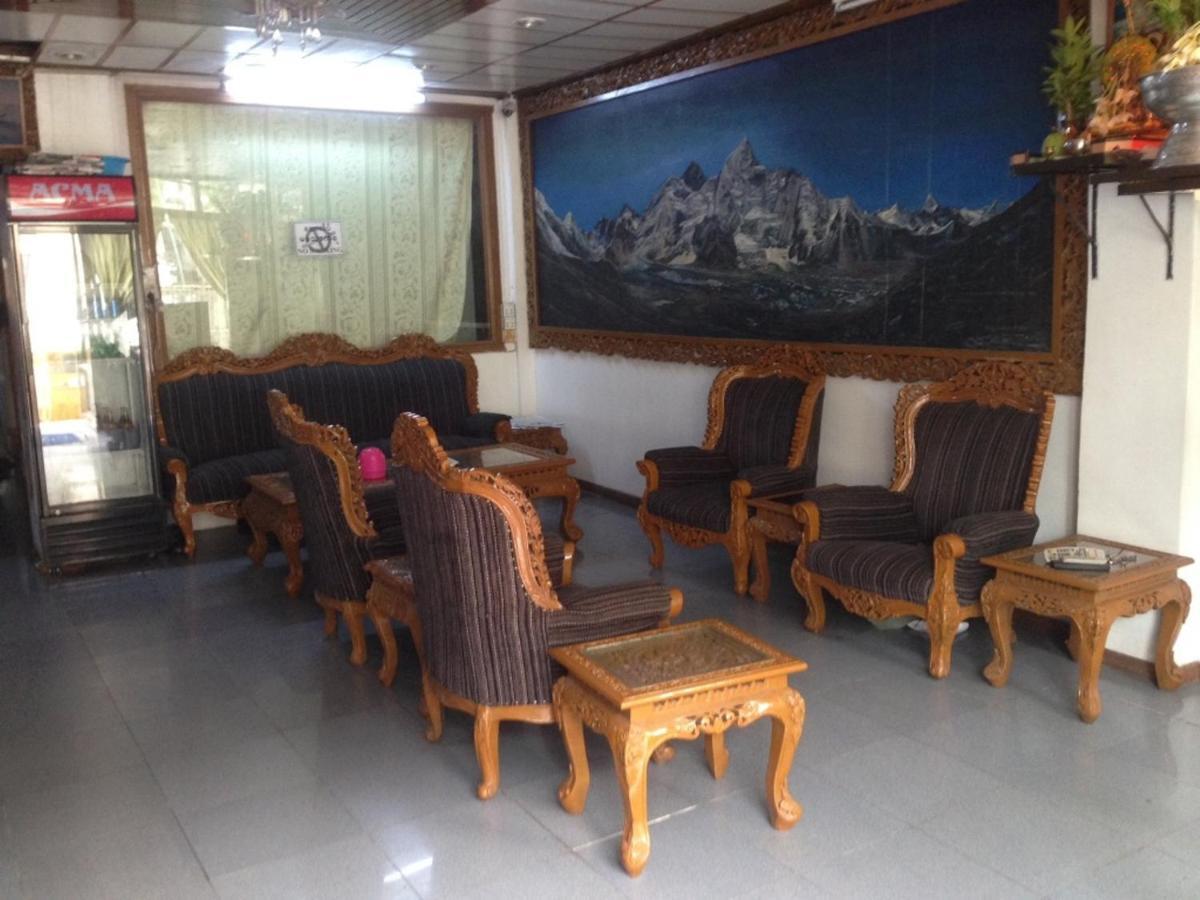 Everest Hotel Rangoon Buitenkant foto